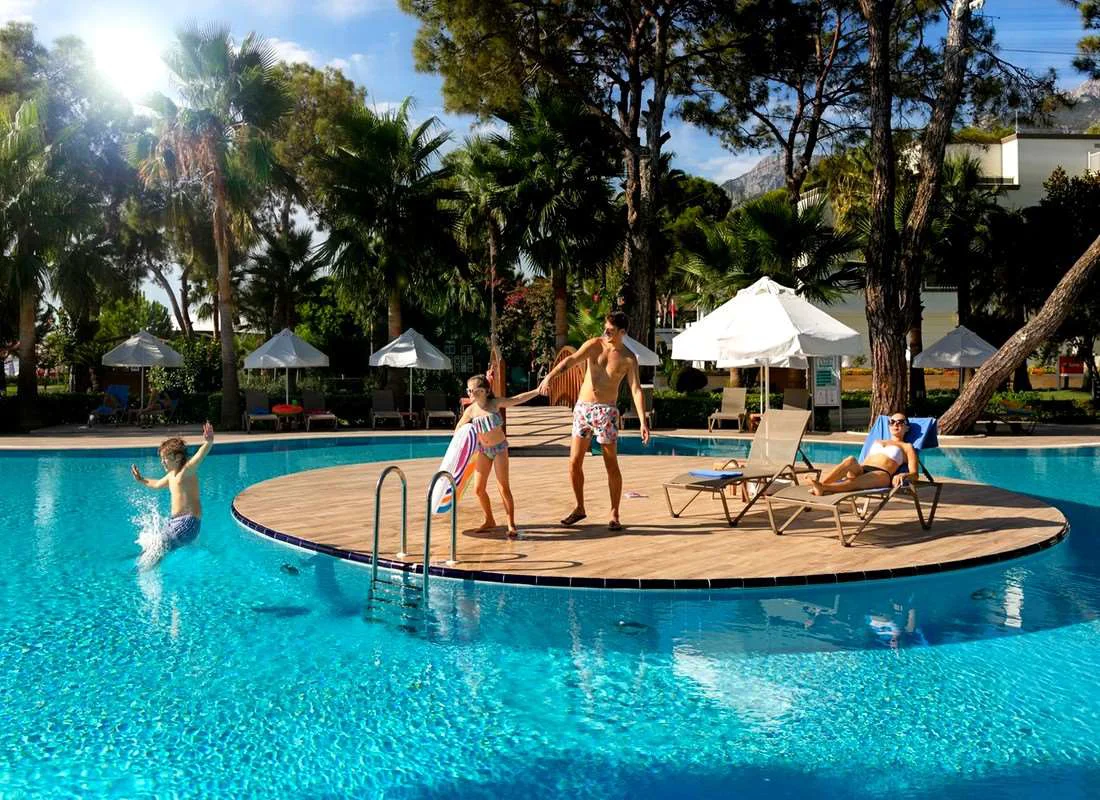 Seven Seas Hotel Life