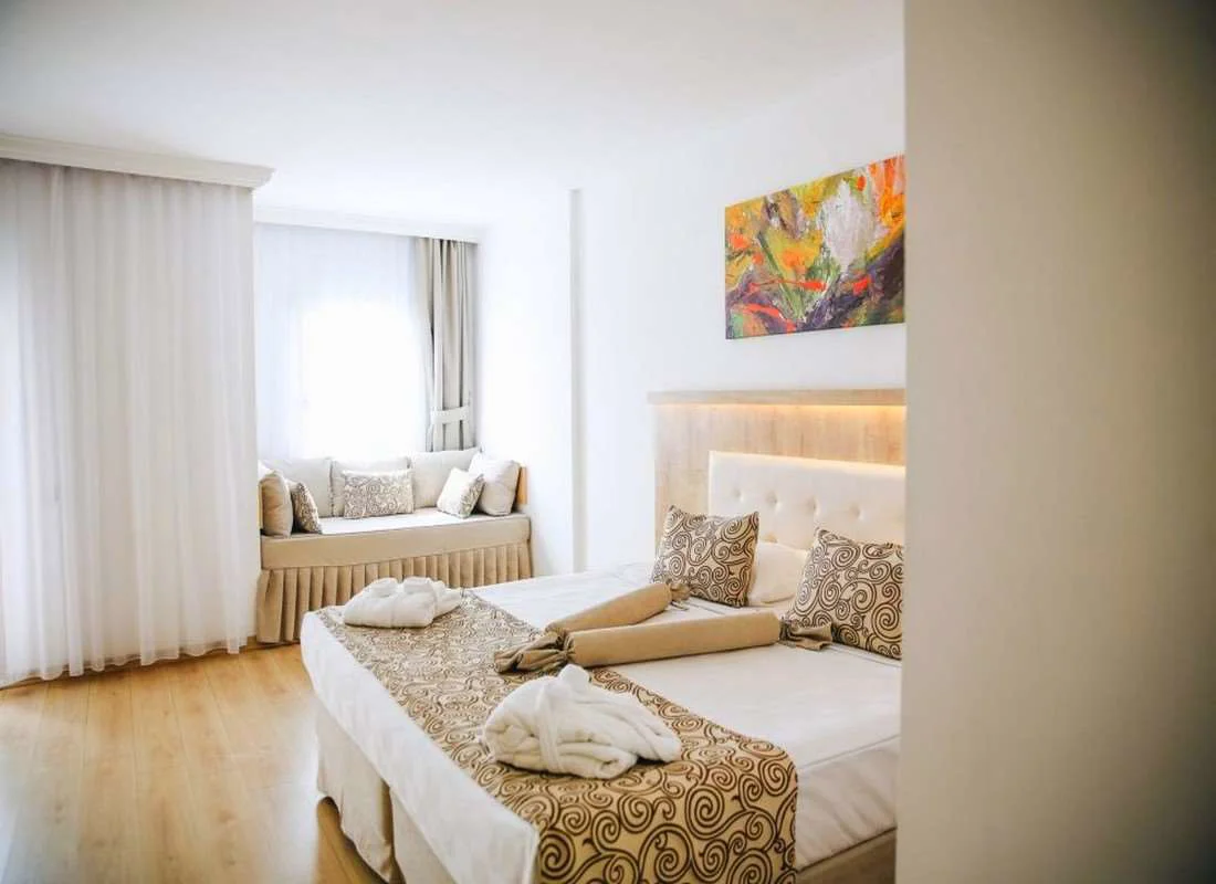 Cesars Resort Side 4