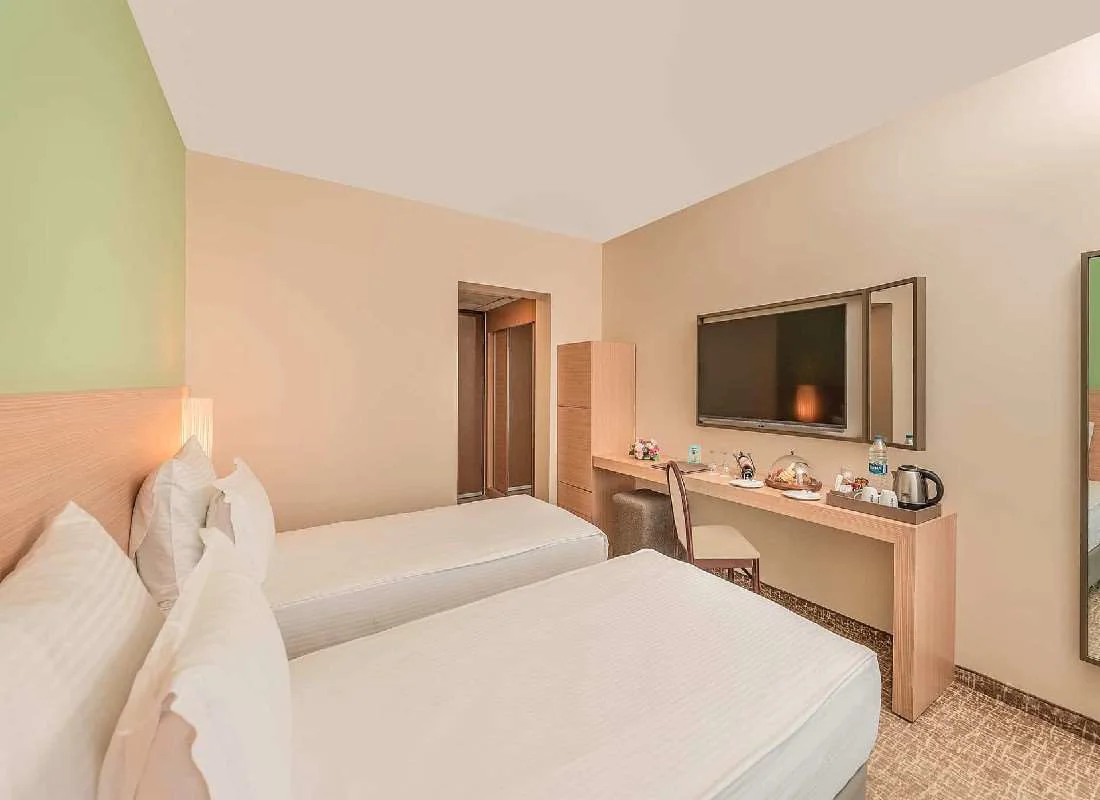 Megasaray Resort Side vh. Aska Grand 4