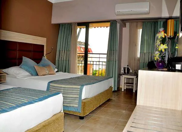 Palmeras Beach Hotel 5