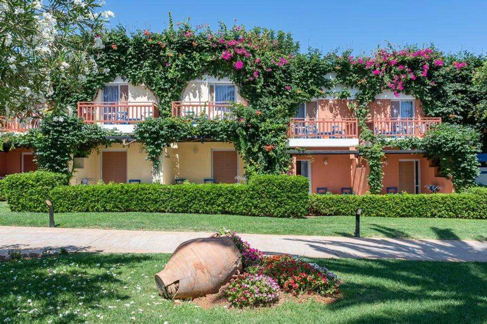Anissa Beach & Village Hotel 4