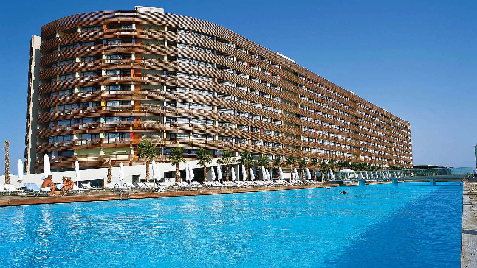 Nirvana Cosmopolitan Hotel