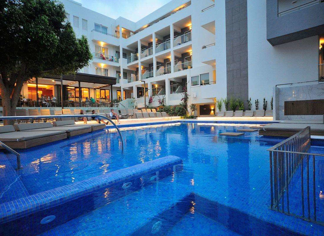 Atrium Ambiance Hotel 2