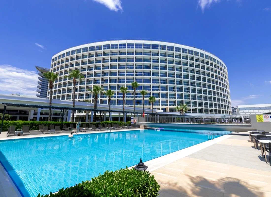 Crystal Centro Pearl Collection 3