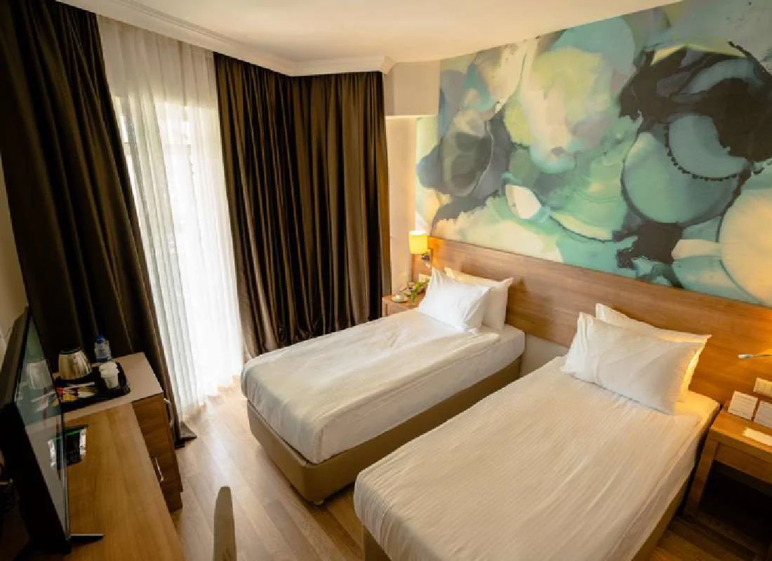 Wyndham Garden Lara vh. Lara Family Club 5