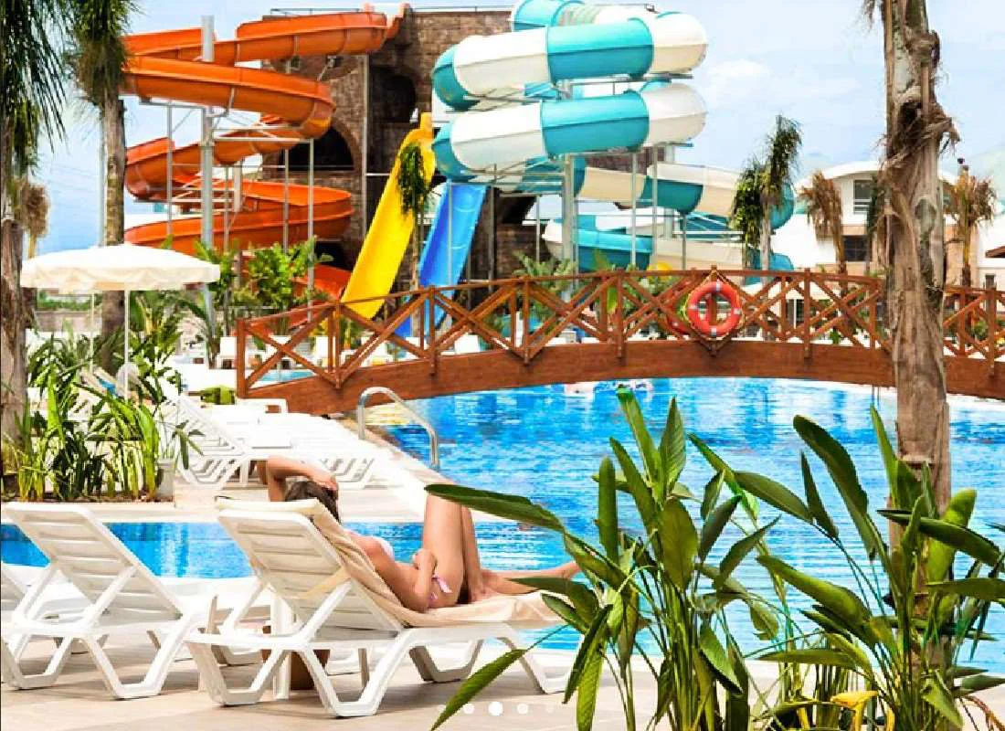 Wyndham Garden Lara vh. Lara Family Club 2