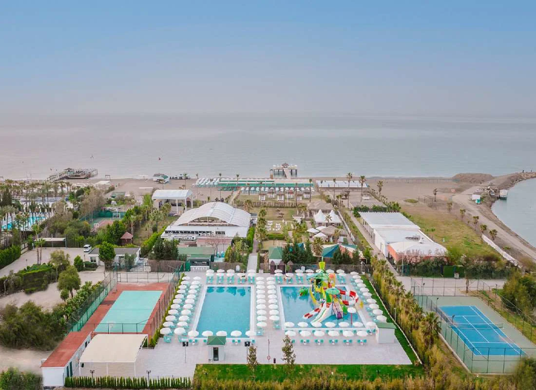 Wyndham Garden Lara vh. Lara Family Club 3