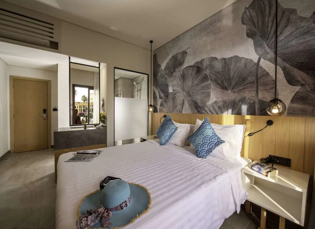 Three Corners Rihana 5