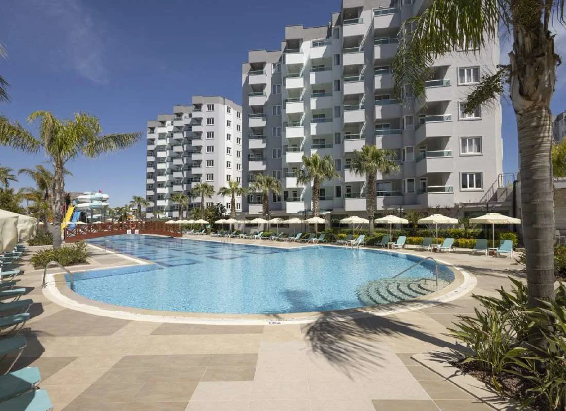 Wyndham Garden Lara vh. Lara Family Club