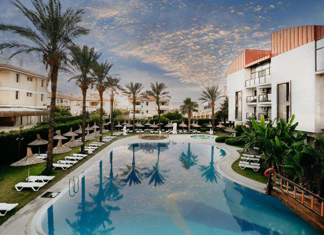 Piril Hotel CESME 4