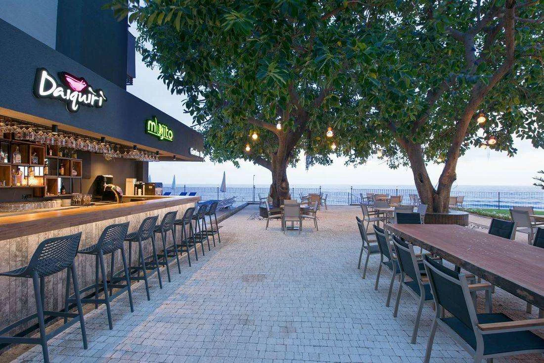 Floria Beach Hotel 4