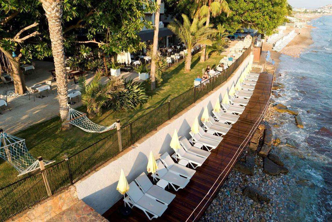 Floria Beach Hotel 3