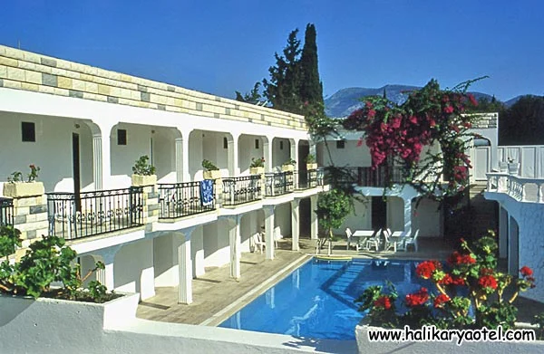 Blue Bay Hotel vh. Halikarya BODRUM