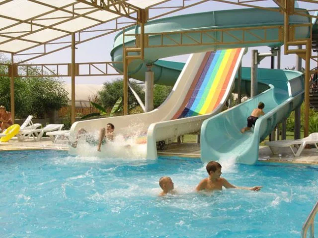 Hotel Titan Garden 2