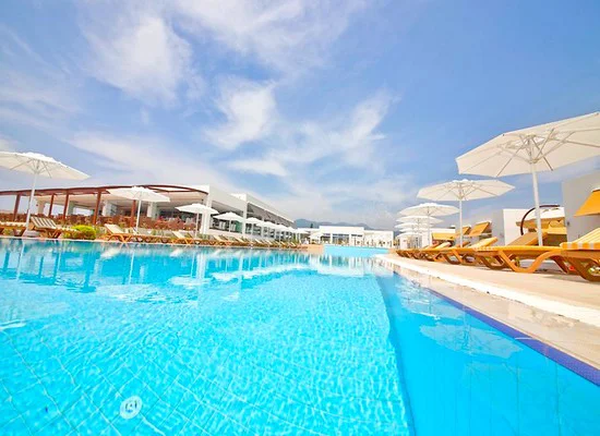 Karya Family Resort vh. Maxima Paradise 2