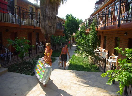 Leda Beach Bungalow SIDE 3